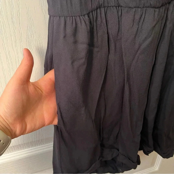 Alice + Olivia Romper Women’s Size 2 Black Zip Up Back V Neck Flowy - Picture 7 of 14